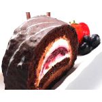 Arrollado de chocolate con crema y frutos rojos