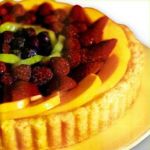 Tarta de pastelera y frutas